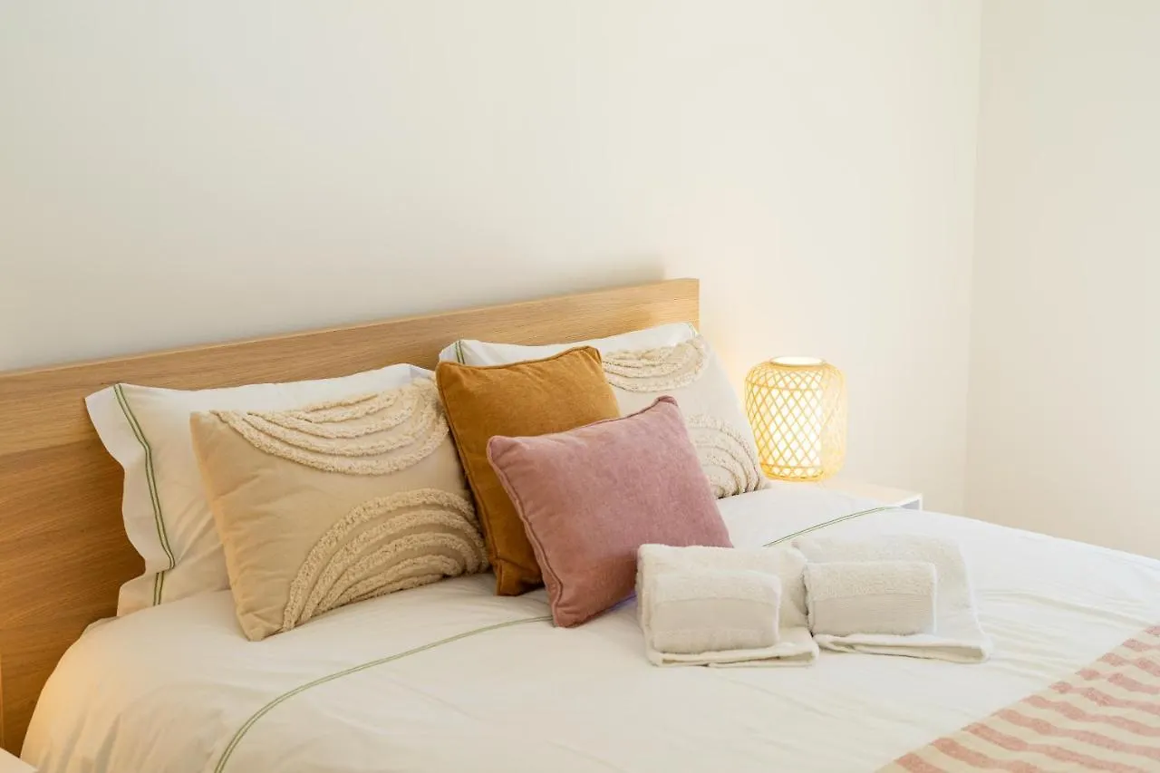 Salgados Sunny Beach Apt - 7 Min Walk From Beach Guia  Apartment