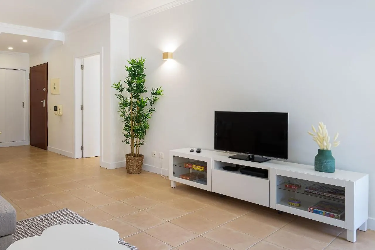 Salgados Sunny Beach Apt - 7 Min Walk From Beach Guia  0*, Guia (Faro)