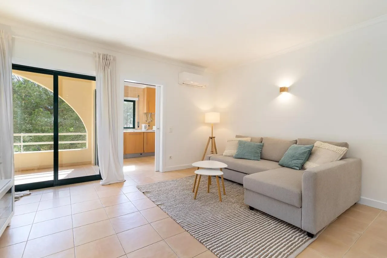 Salgados Sunny Beach Apt - 7 Min Walk From Beach Guia  Apartment Guia (Faro)