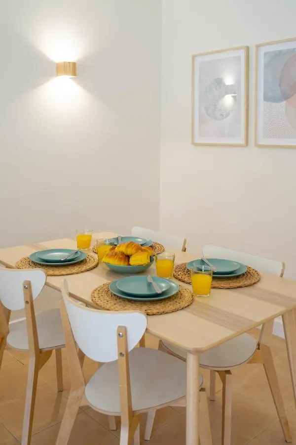 Salgados Sunny Beach Apt - 7 Min Walk From Beach Guia