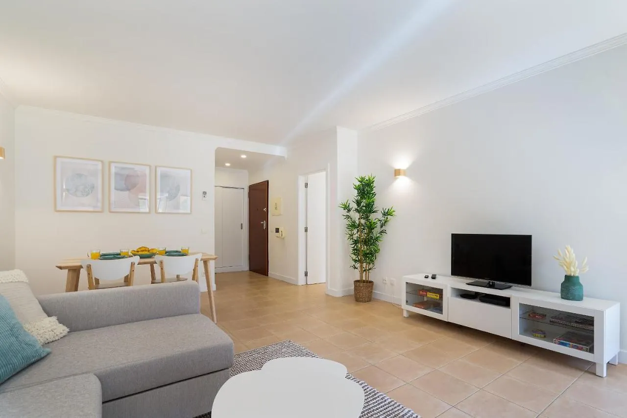 Salgados Sunny Beach Apt - 7 Min Walk From Beach Guia  0*, Guia (Faro) Portugal