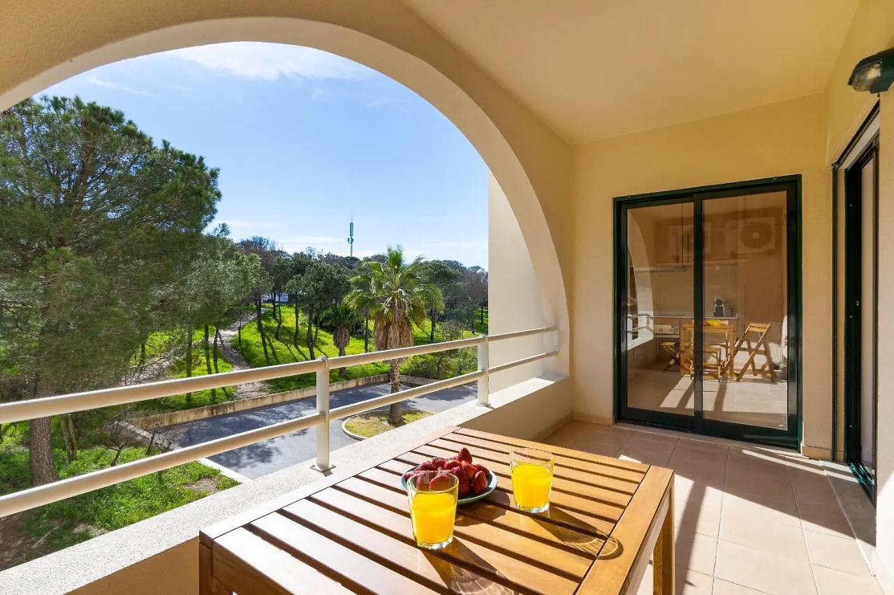 Salgados Sunny Beach Apt - 7 Min Walk From Beach Guia