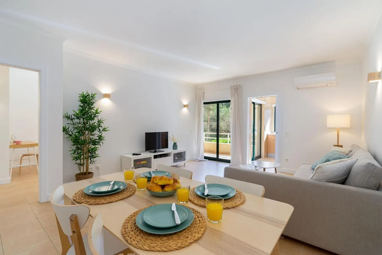 Salgados Sunny Beach Apt - 7 Min Walk From Beach Guia  Guia (Faro)